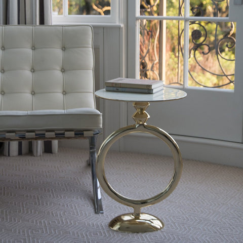 'O' Table
